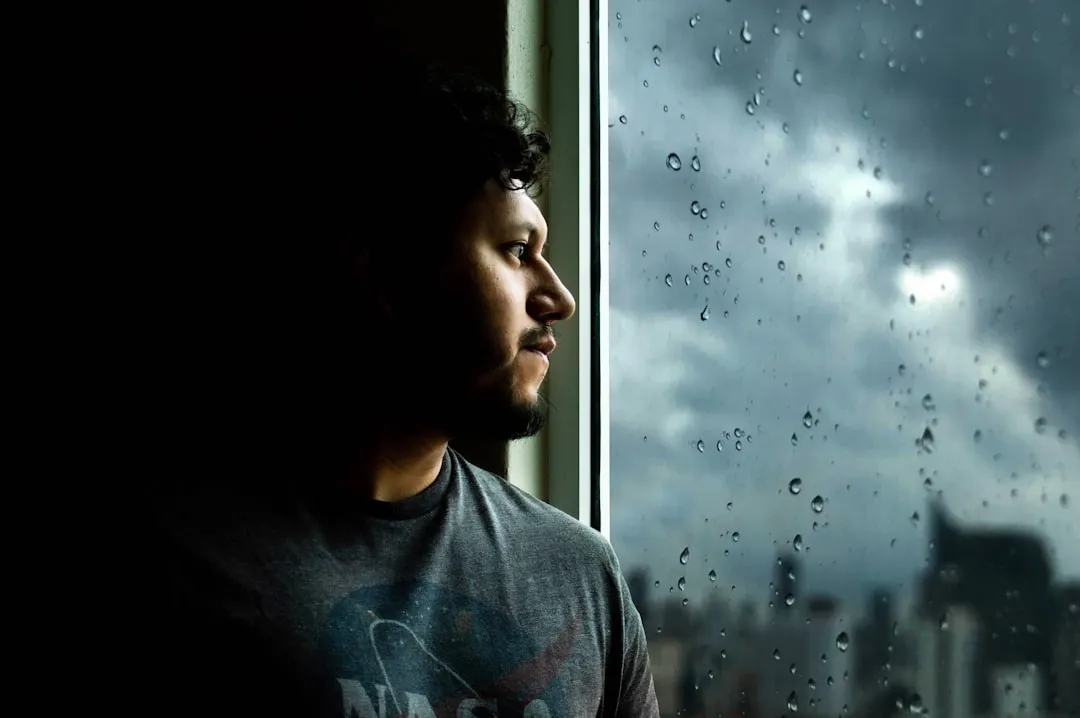 Что такое чрезмерное обдумывание: причины, признаки и связь с тревогой и депрессией