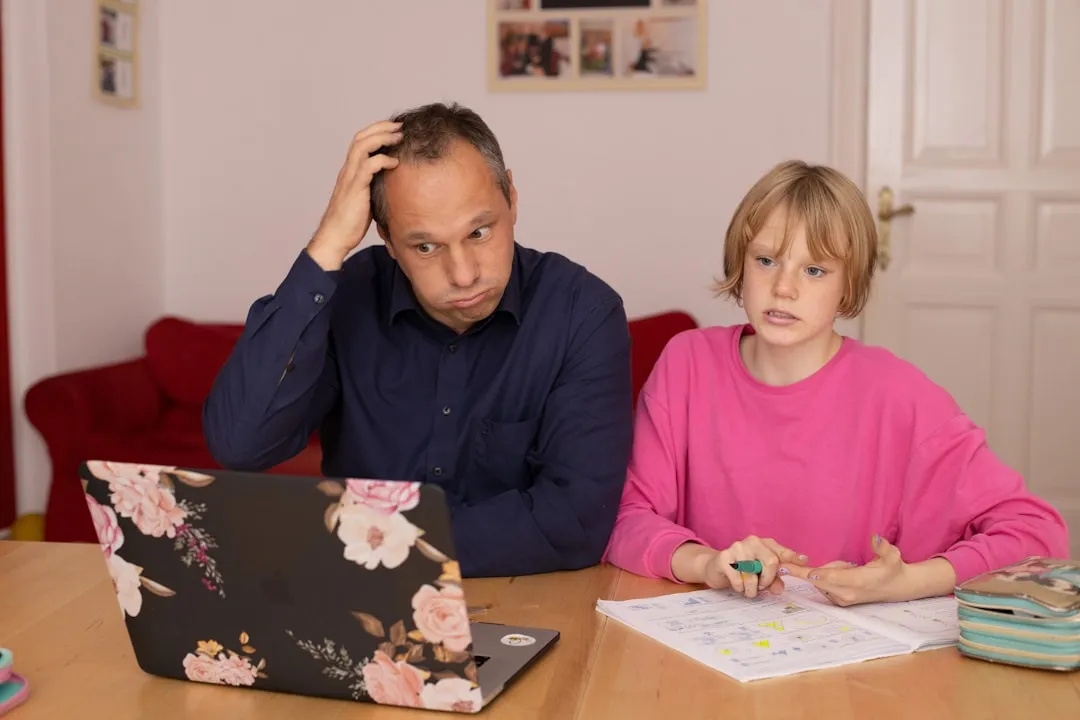 Информационная перегрузка у родителей: как избежать стресса и сохранить уверенность
