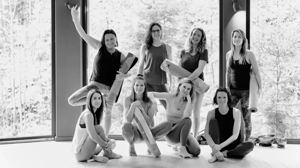 Йога при депрессии: польза и риски для молодых женщин