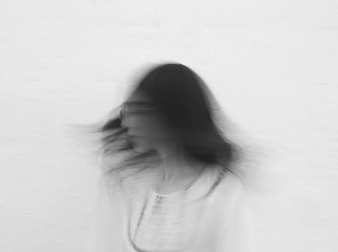 Как эмоциональное осознание влияет на оценочные суждения: исследование алекситимии