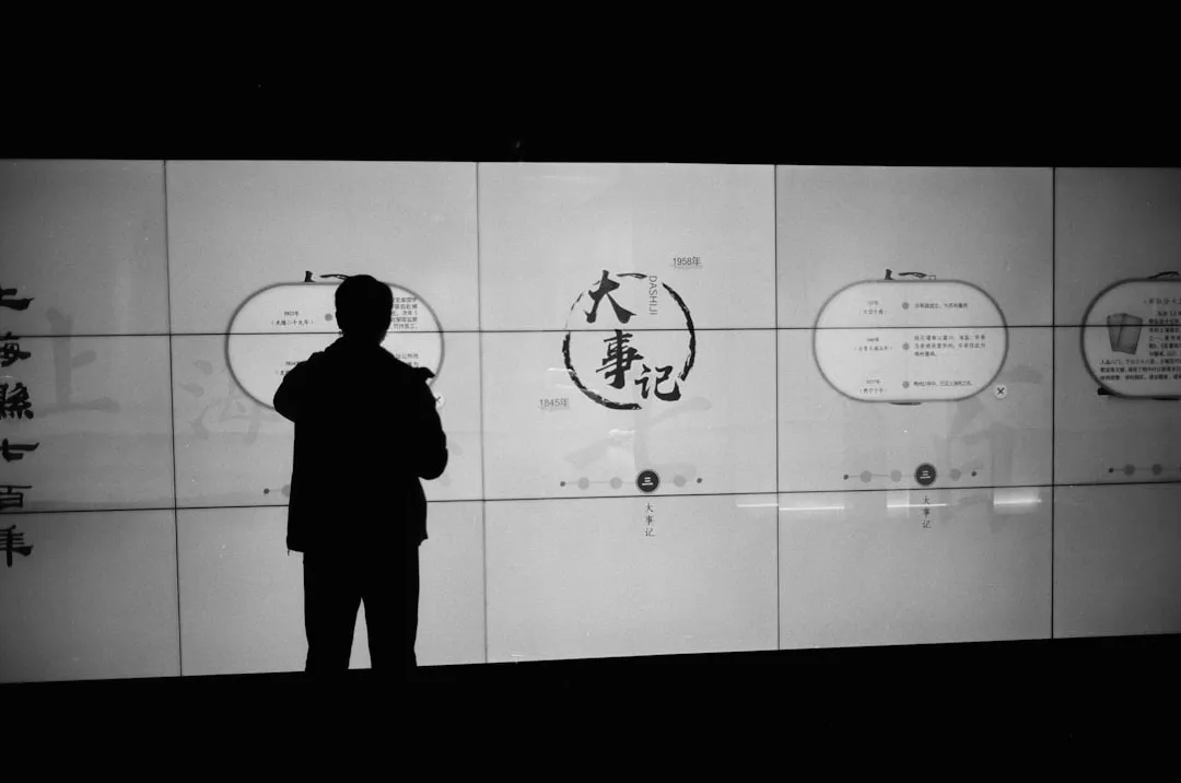 Как время получения социальной информации влияет на наши суждения: ранняя информация сильнее