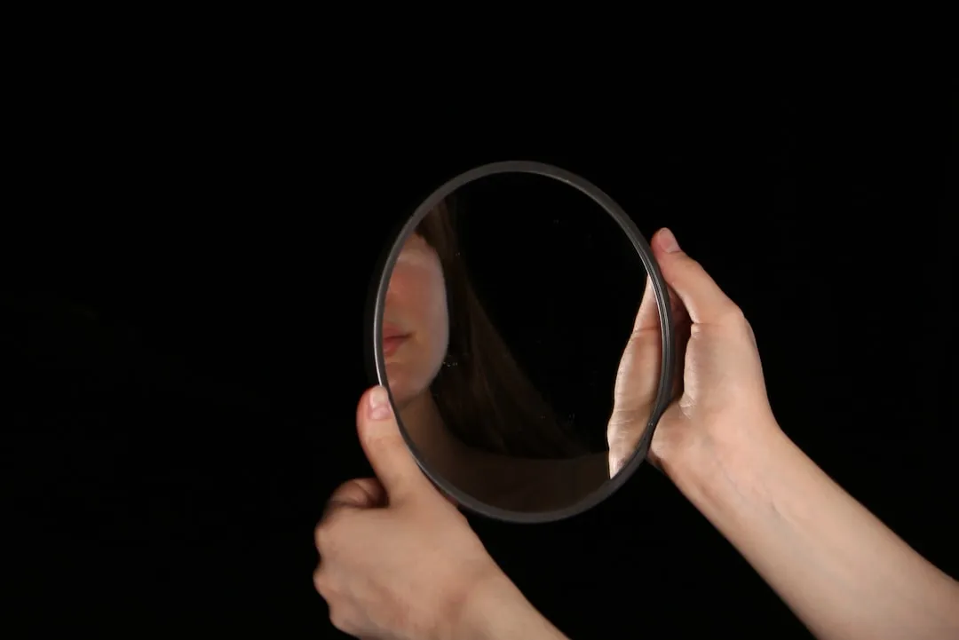 Обратный эффект конгруэнтности (RCE) при взгляде: влияние этнической принадлежности