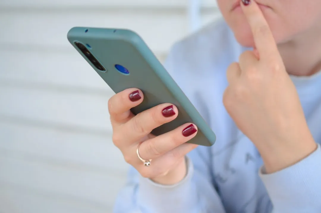 Почему голосовые сообщения в WhatsApp вызывают раздражение и усталость