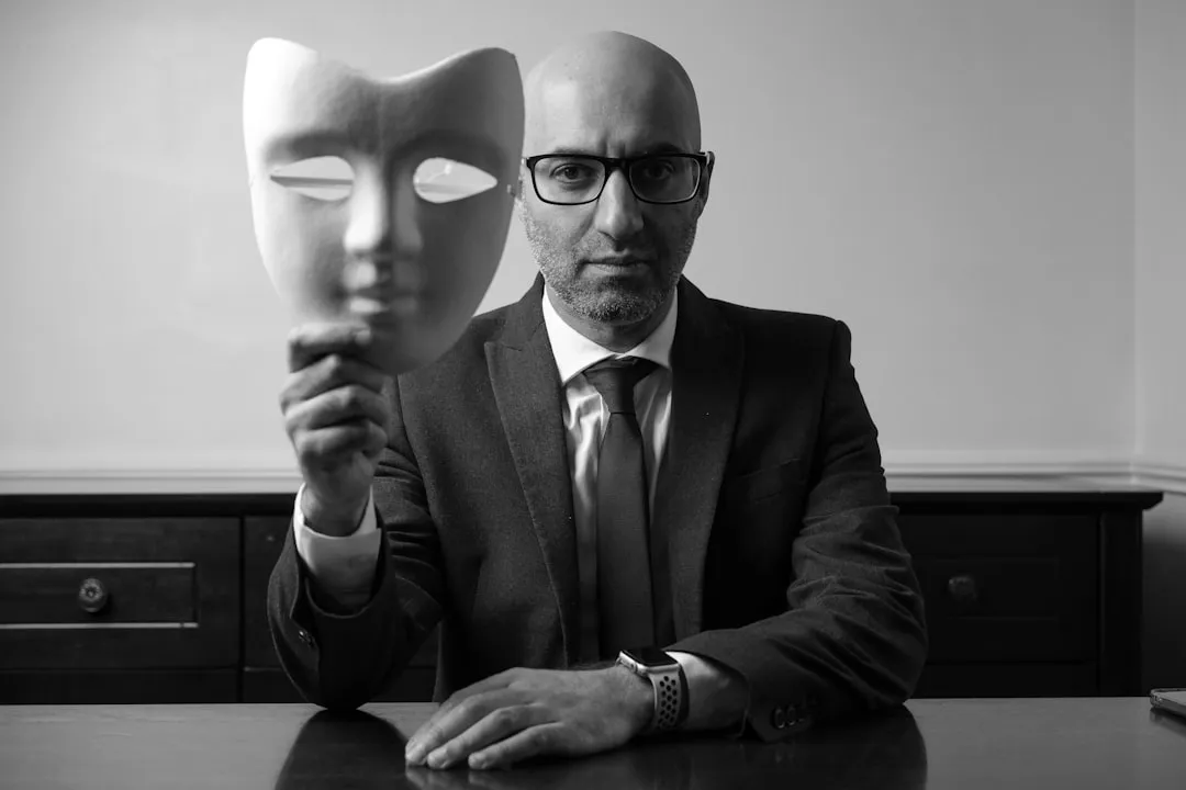 Темный фактор личности и политика: как характер влияет на взгляды
