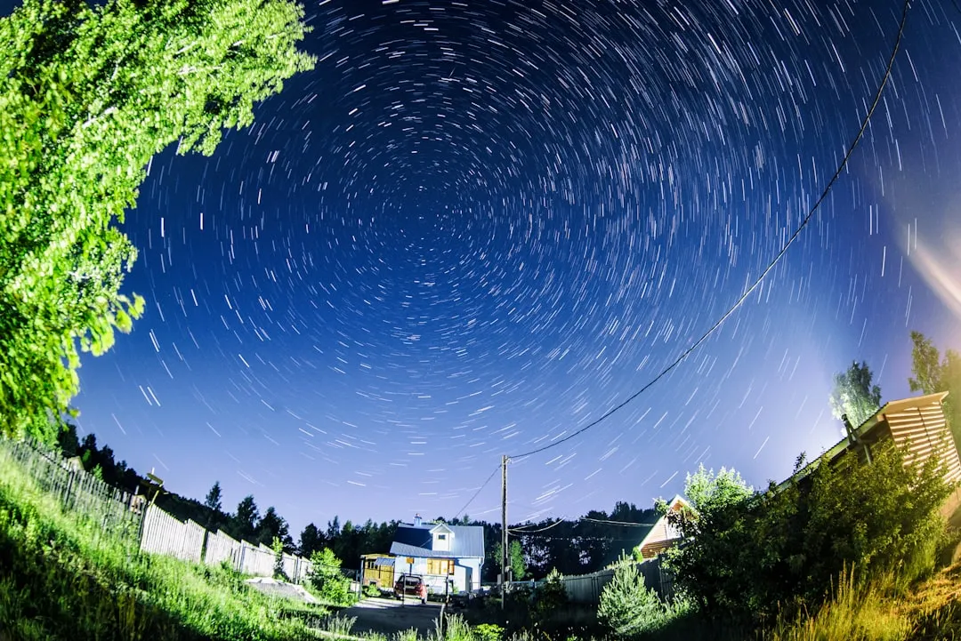 Влияние визуальных стимулов на восприятие времени: скорость, плотность и ощущение течения времени